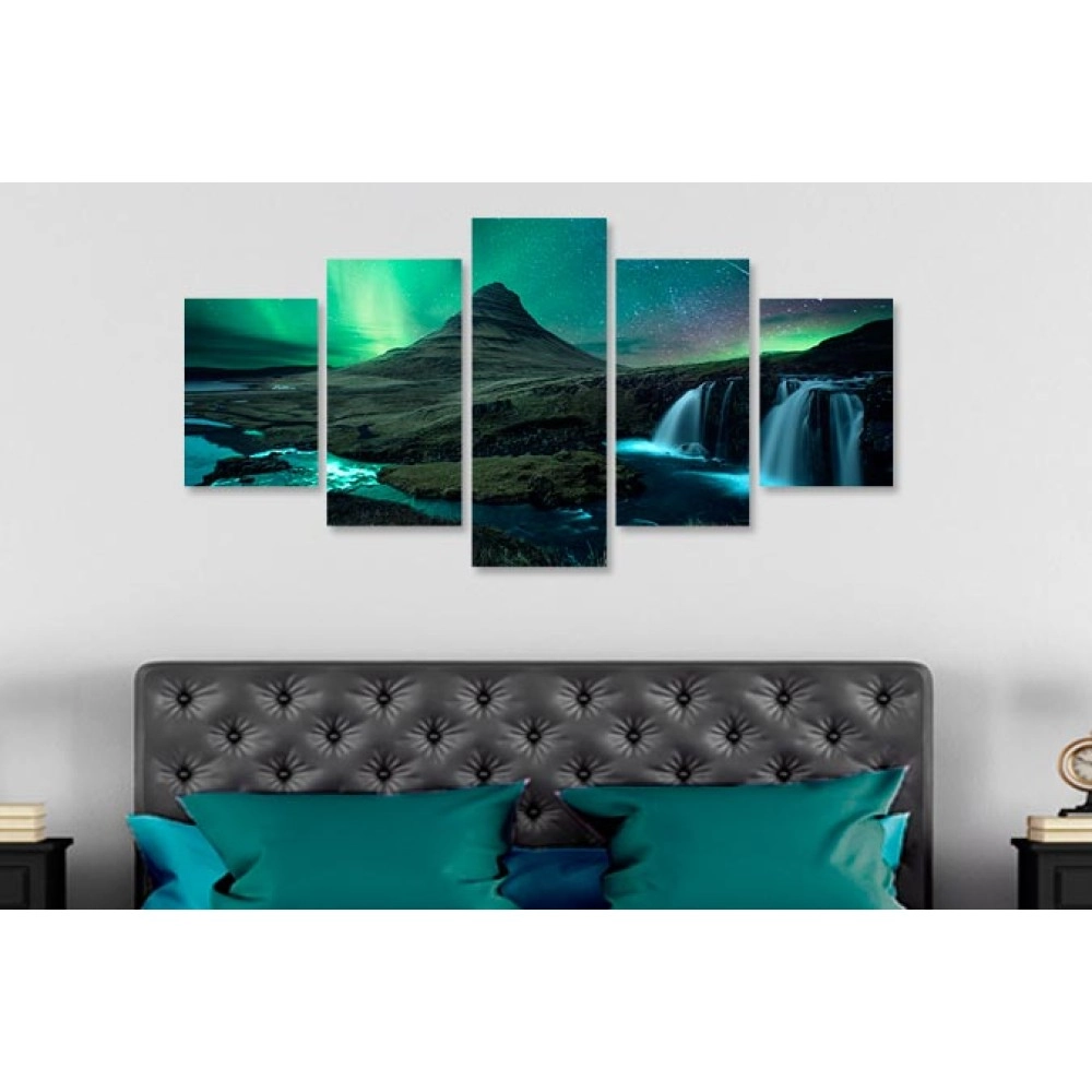 Tablouri peisaje cascada si aurora boreala